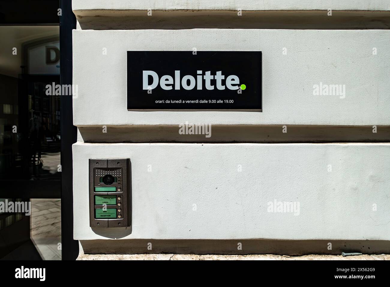 Deloitte Office Sign a Bari, Italia. Foto Stock