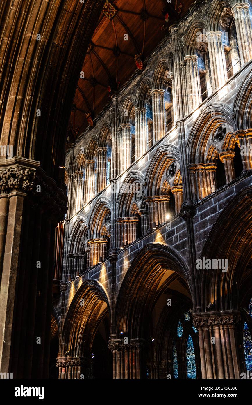 Glasgow, Regno Unito - 6 dicembre 2023: Vista interna della cattedrale di Glasgow. Scozia, Regno Unito. Vault Foto Stock