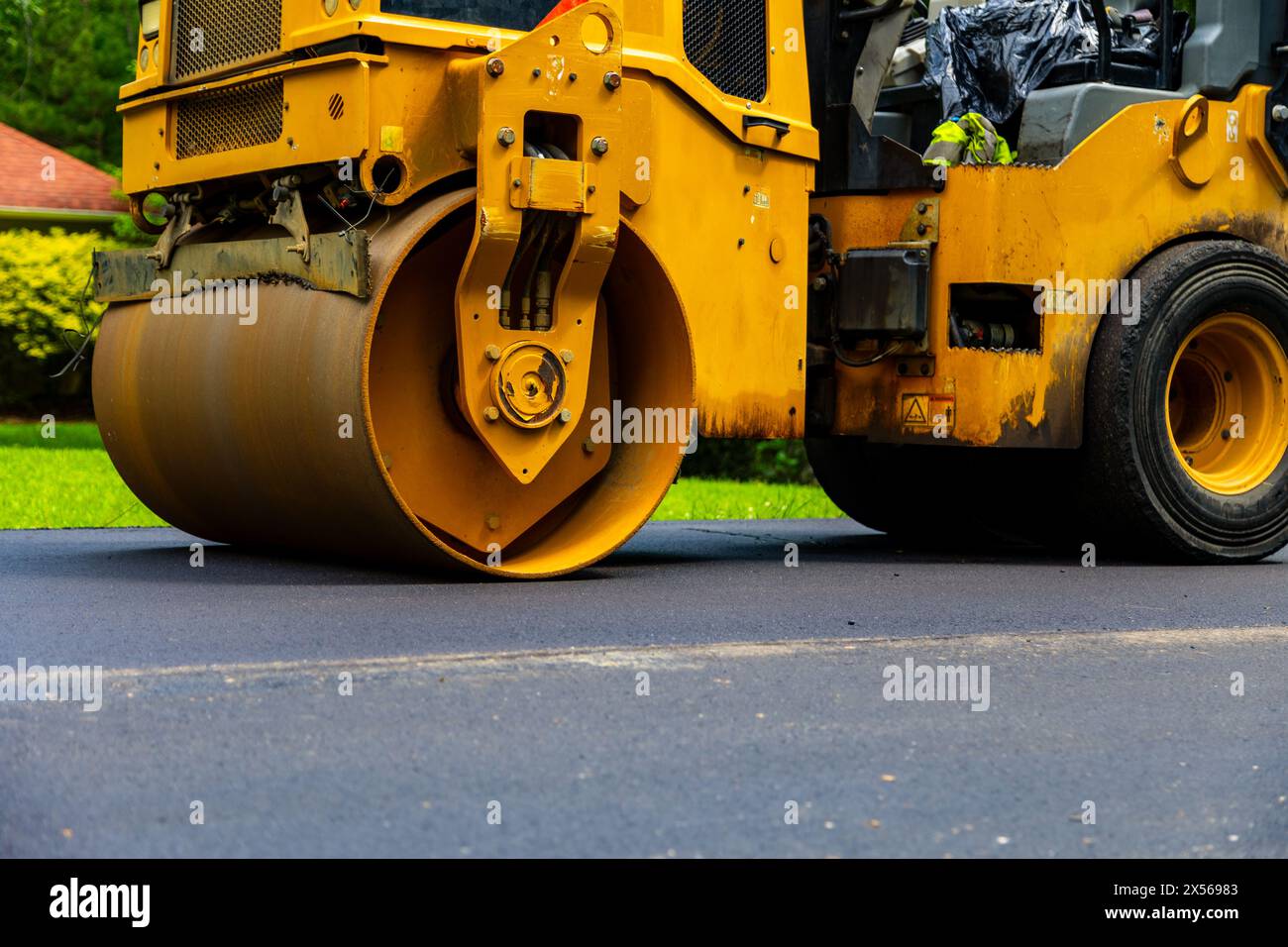 Compattatore multiuso per lavori di asfalto su strade, parcheggi, ecc. Foto Stock
