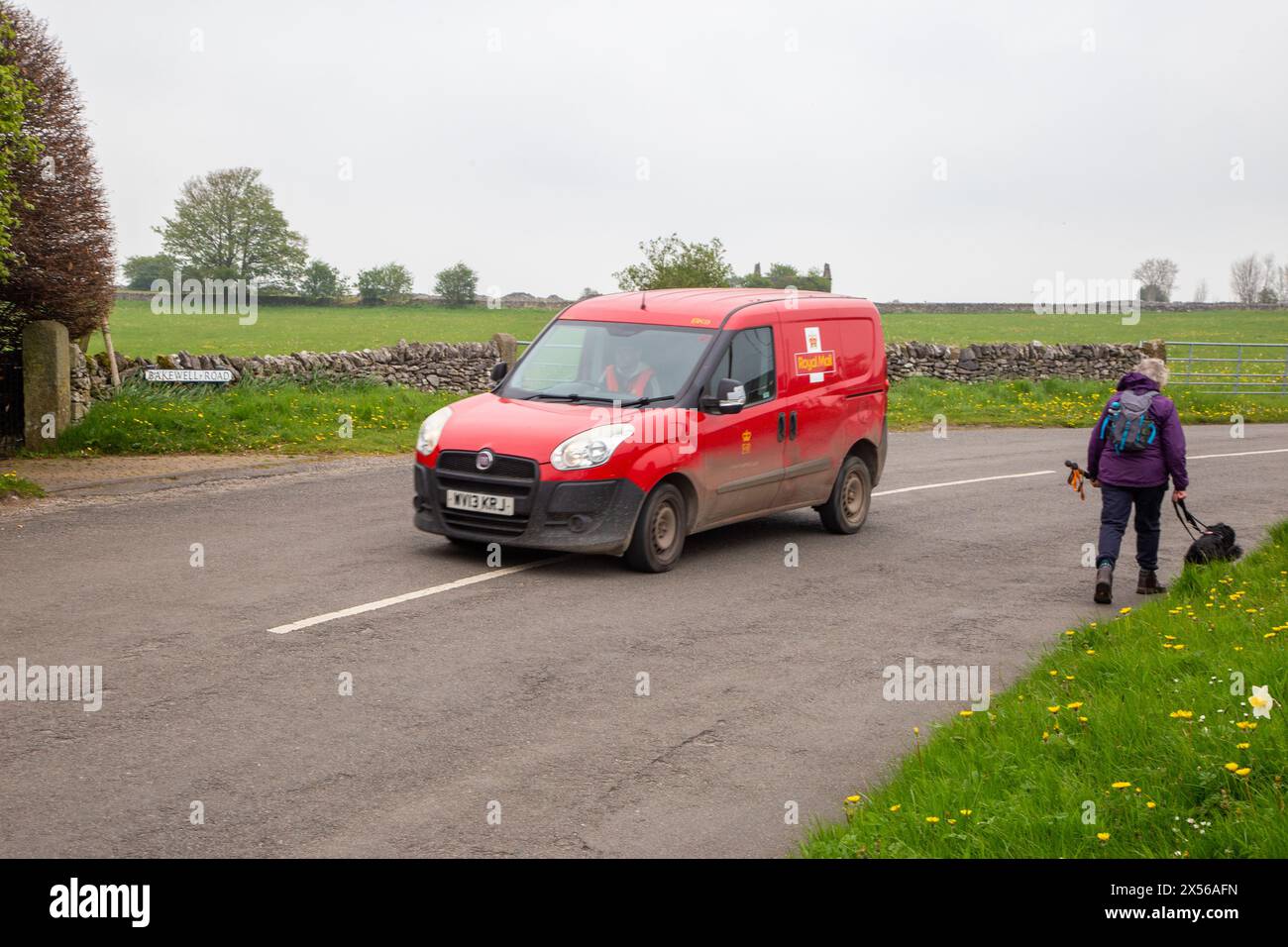 Consegne postali rurali nel Derbyshire Peak District in Inghilterra Foto Stock