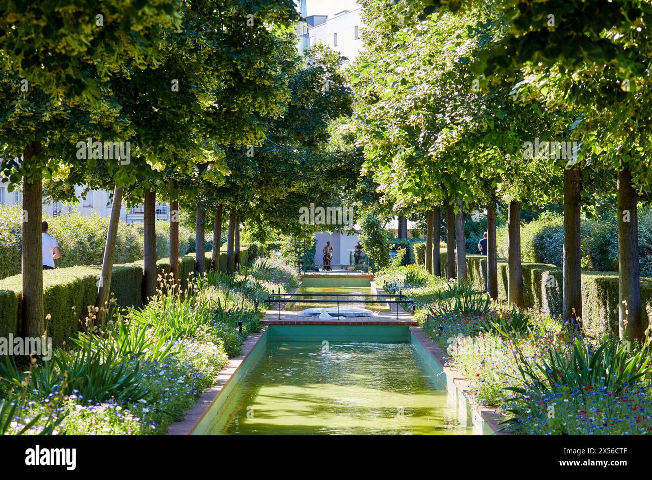 La cintura verde René-Dumont, prima conosciuto come Promenade Plantée, Passerelle Ledru-Rollin presso Jardin de Reuilly, Viaduc des Arts, Parigi, Francia Foto Stock