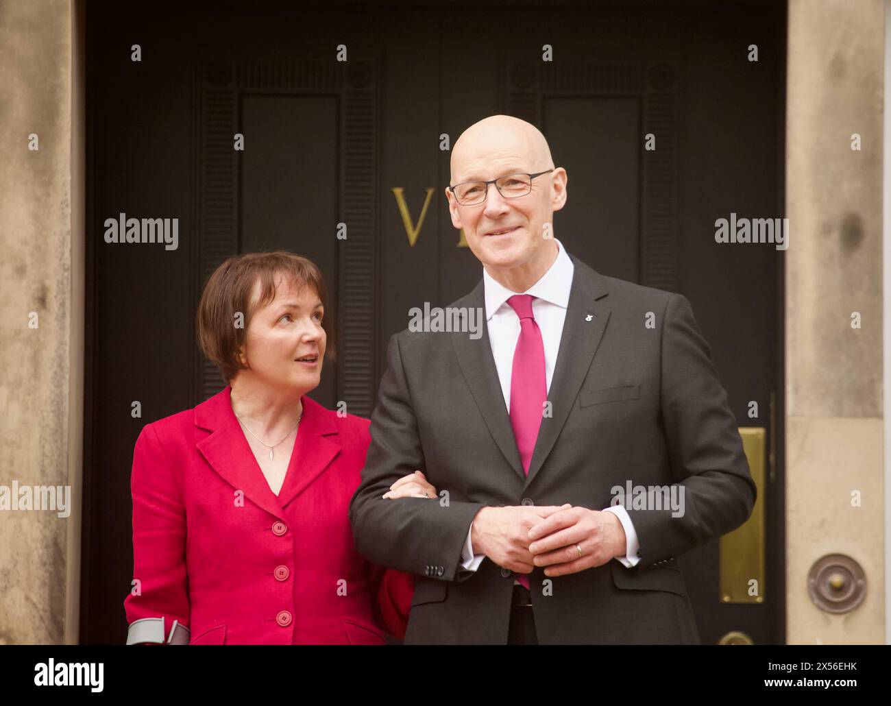 Edimburgo Regno Unito, 7 maggio 2024: Nuovo primo ministro John Swinney con sua moglie Elizabeth (Quigley) a Bute House, la sua residenza ufficiale. Fig.: DB Media Services / Alamy Live Foto Stock