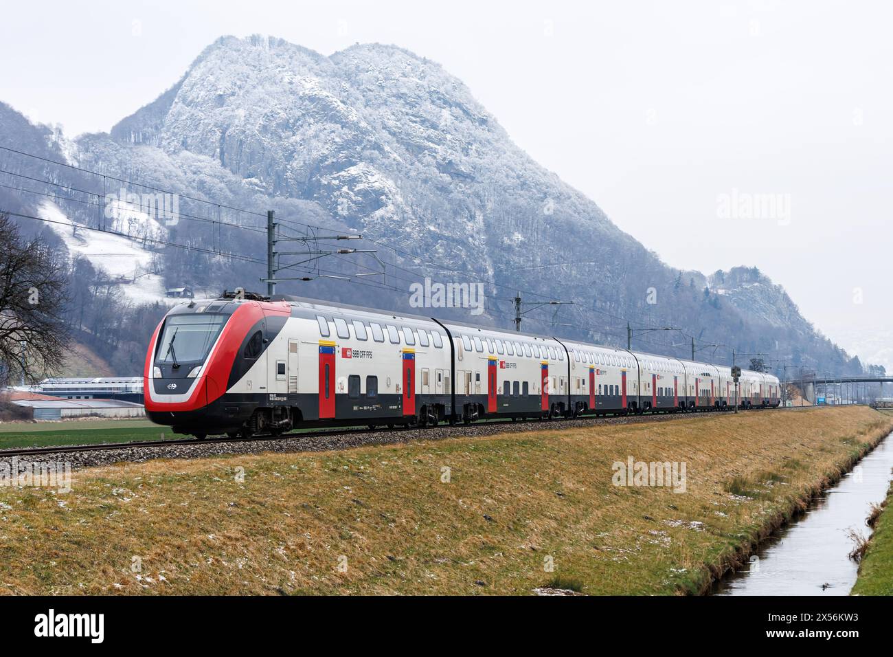 Sargans, Svizzera - 9 gennaio 2024: Bombardier Twindexx Train operato dalle FFS a Sargans, Svizzera. Foto Stock