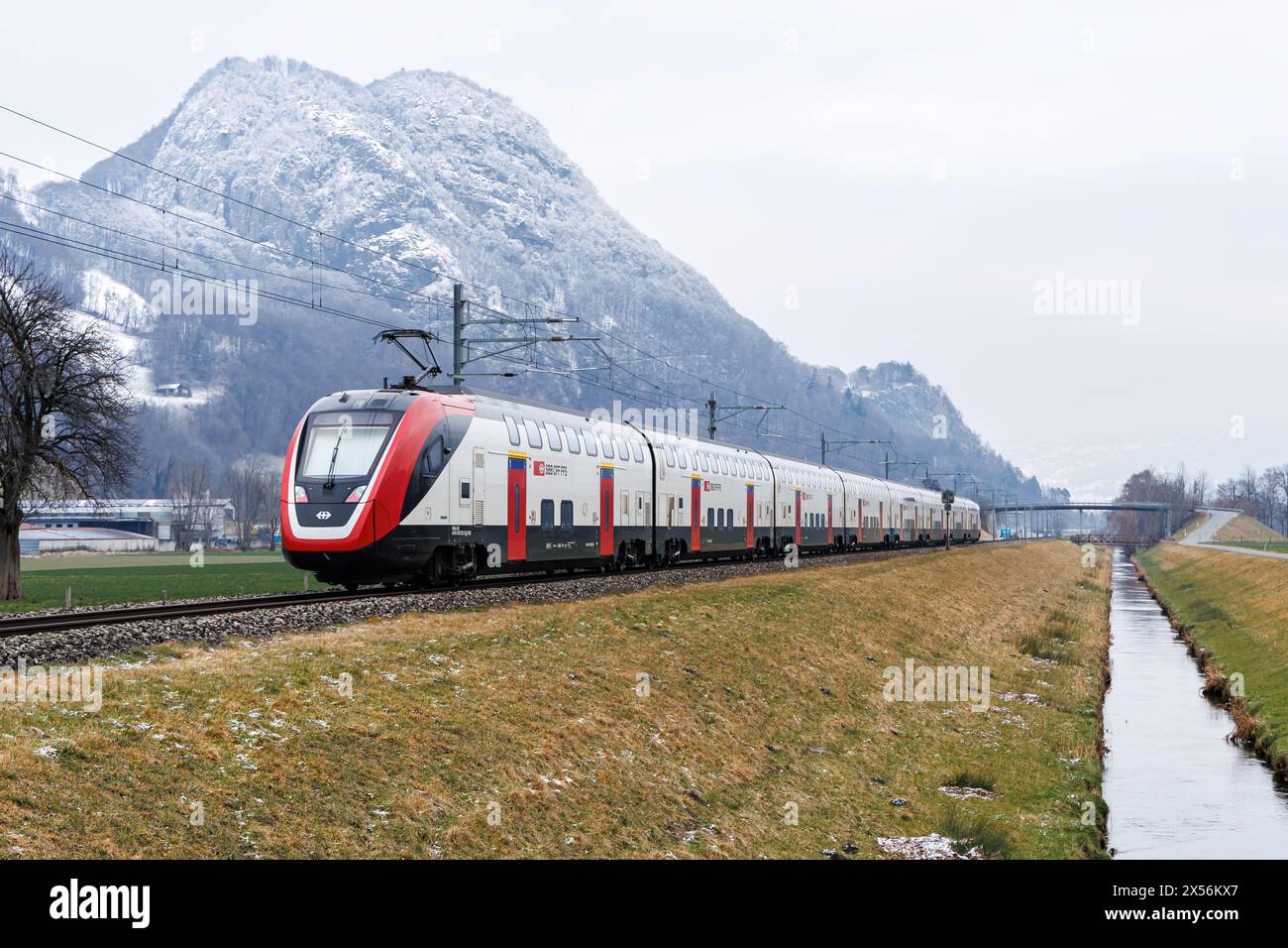 Sargans, Svizzera - 9 gennaio 2024: Bombardier Twindexx Train operato dalle FFS a Sargans, Svizzera. Foto Stock