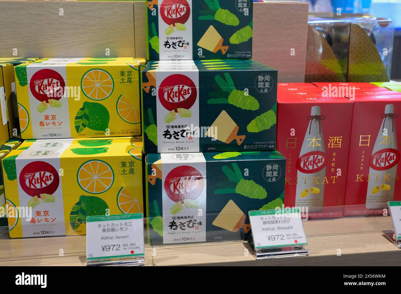 Edizioni speciali delle barrette di wafer di cioccolato Kit Kat giapponesi Foto Stock