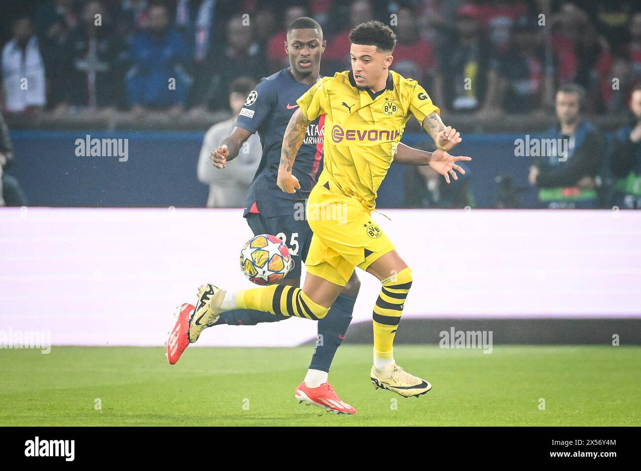 Parigi, Francia, Francia. 7 maggio 2024. Nuno MENDES del PSG e Jadon SANCHO del Borussia Dortmund durante la partita di UEFA Champions League tra Paris Saint-Germain e Borussia Dortmund al Parc des Princes Stadium il 7 maggio 2024 a Parigi, Francia. (Credit Image: © Matthieu Mirville/ZUMA Press Wire) SOLO PER USO EDITORIALE! Non per USO commerciale! Foto Stock
