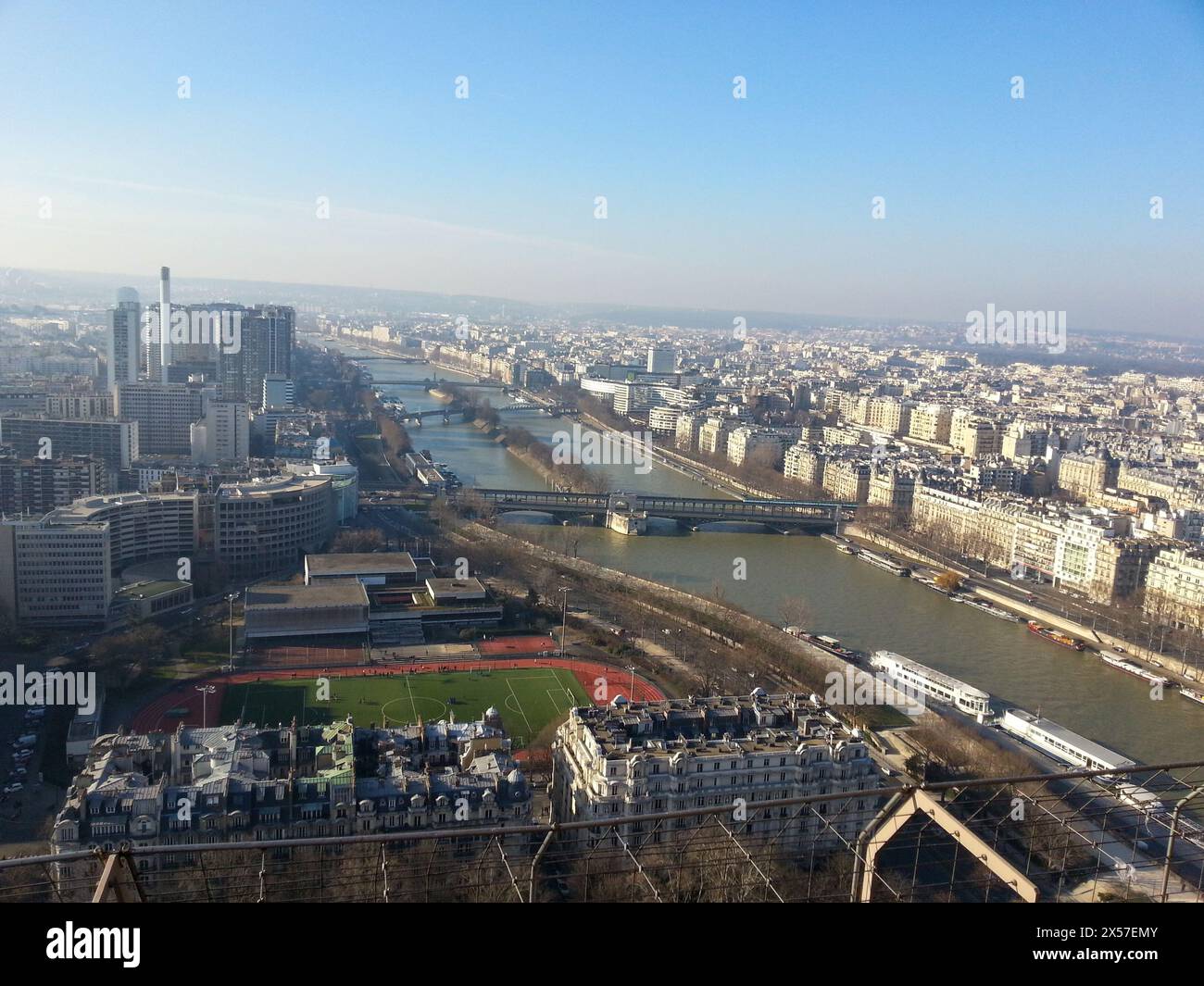 Parigi: Torre Eiffel, Louvre, Parchi, monumenti. Un affascinante mix di storia e bellezza. Foto Stock