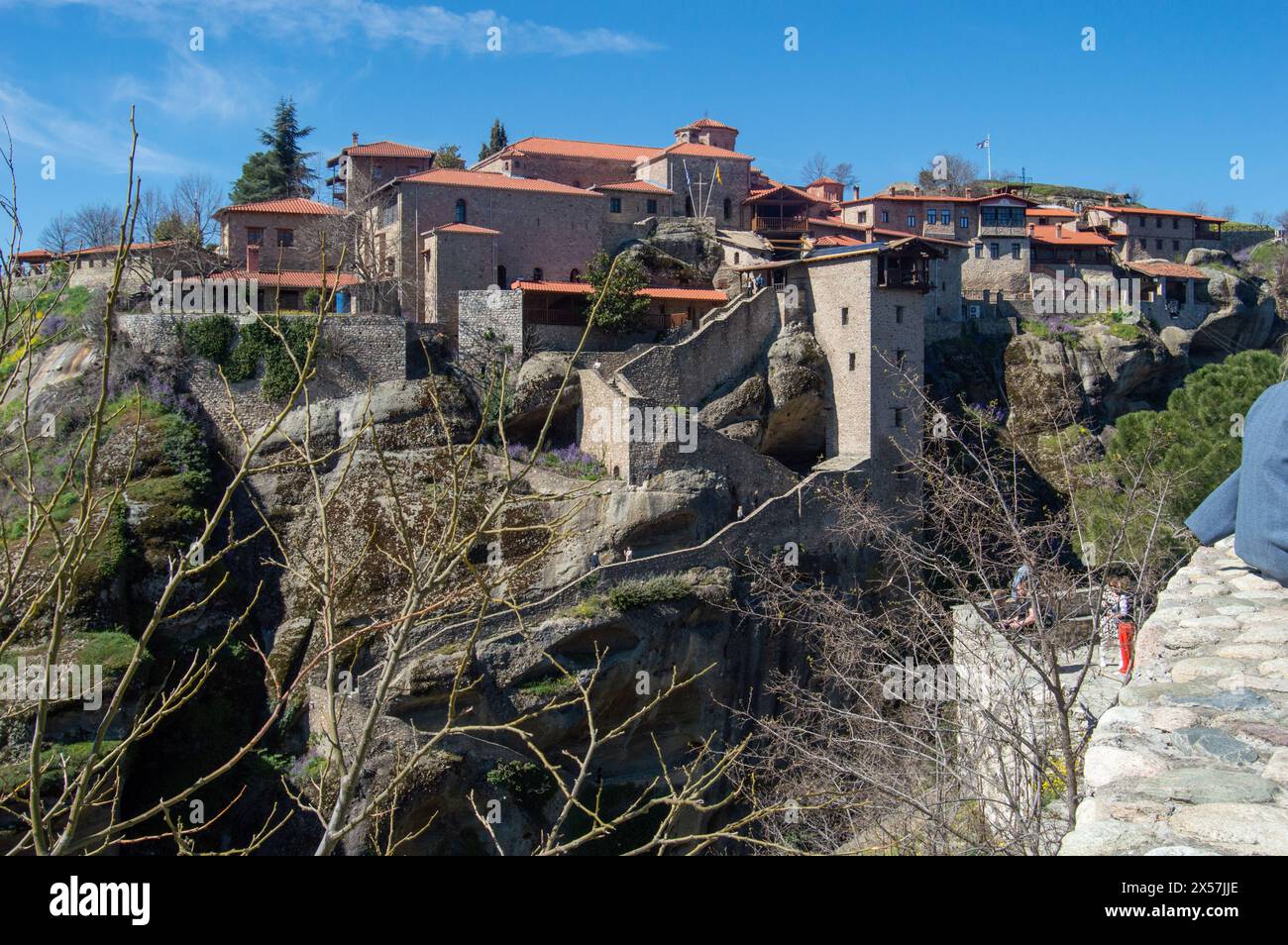 Maestosa Meteora, Grecia: Sede di splendidi monasteri arroccati in cima a torreggianti scogliere. Foto Stock