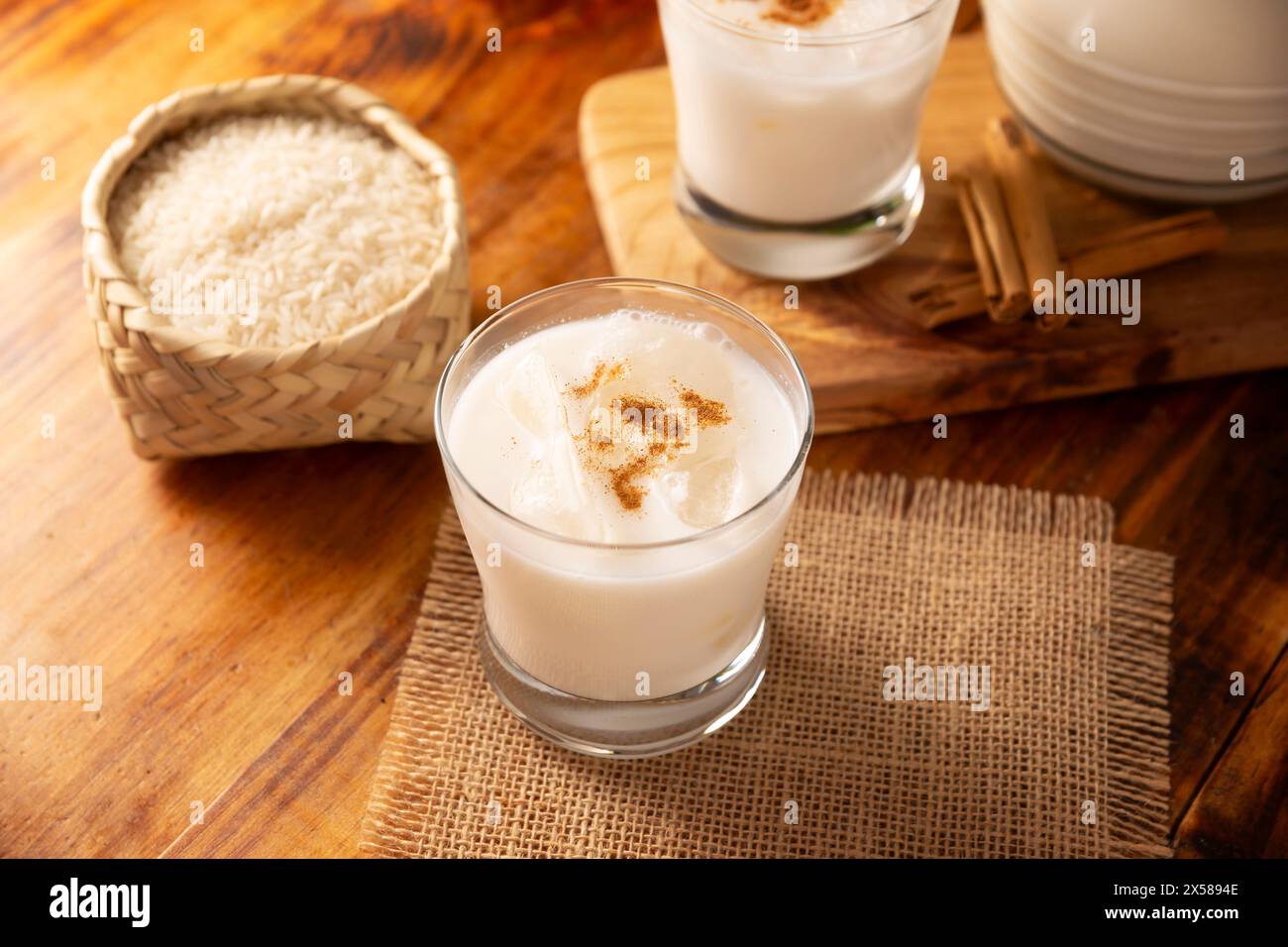 Acqua di horchata. Conosciuta anche come horchata de arroz, è una delle tradizionali acque fresche del Messico, è fatta con riso e cannella. Tradizionalmente Foto Stock