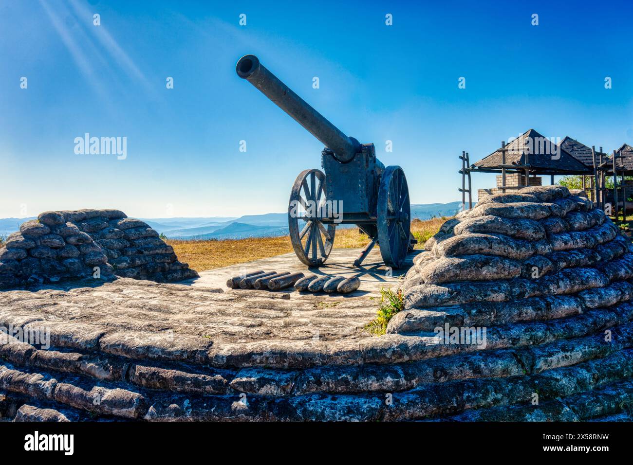 Long Tom Monument, storia, Mpumalanga, Sud Africa, un cannone da campo francese che commemora l'ultimo uso dei cannoni Boer 155 mm Creusot Long Tom durante il Foto Stock