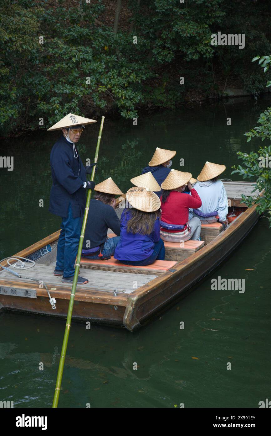 Giappone, Shikoku, Takamatsu, Ritsurin-koen, giardino, barca turistica, persone, Foto Stock