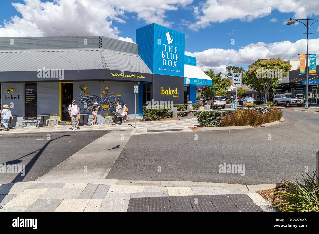 Il negozio Blue Box si trova all'angolo tra Prince Street e Queen Street, Busselton, Australia Occidentale. Foto Stock