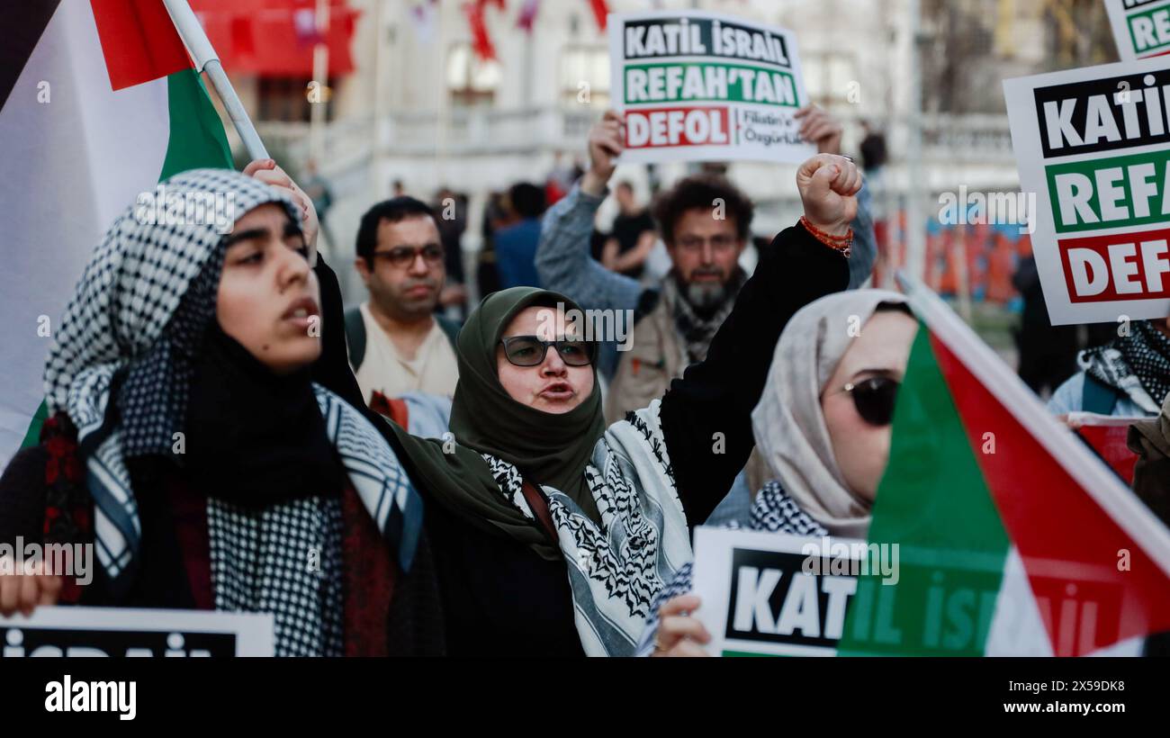 Istanbul, Turchia. 7 maggio 2024. Una manifestante donna canta slogan durante la dimostrazione. Il gruppo Freedom for Palestine di Istanbul ha organizzato una marcia di solidarietà con Gaza, alzando la voce contro gli attacchi israeliani alla città di Rafah. Hanno cantato "lunga vita alla rivolta!" E 'lunga vita alla Palestina!' Mentre chiede il boicottaggio del commercio turco con Israele. (Foto di Shady Alassar/SOPA Images/Sipa USA) credito: SIPA USA/Alamy Live News Foto Stock