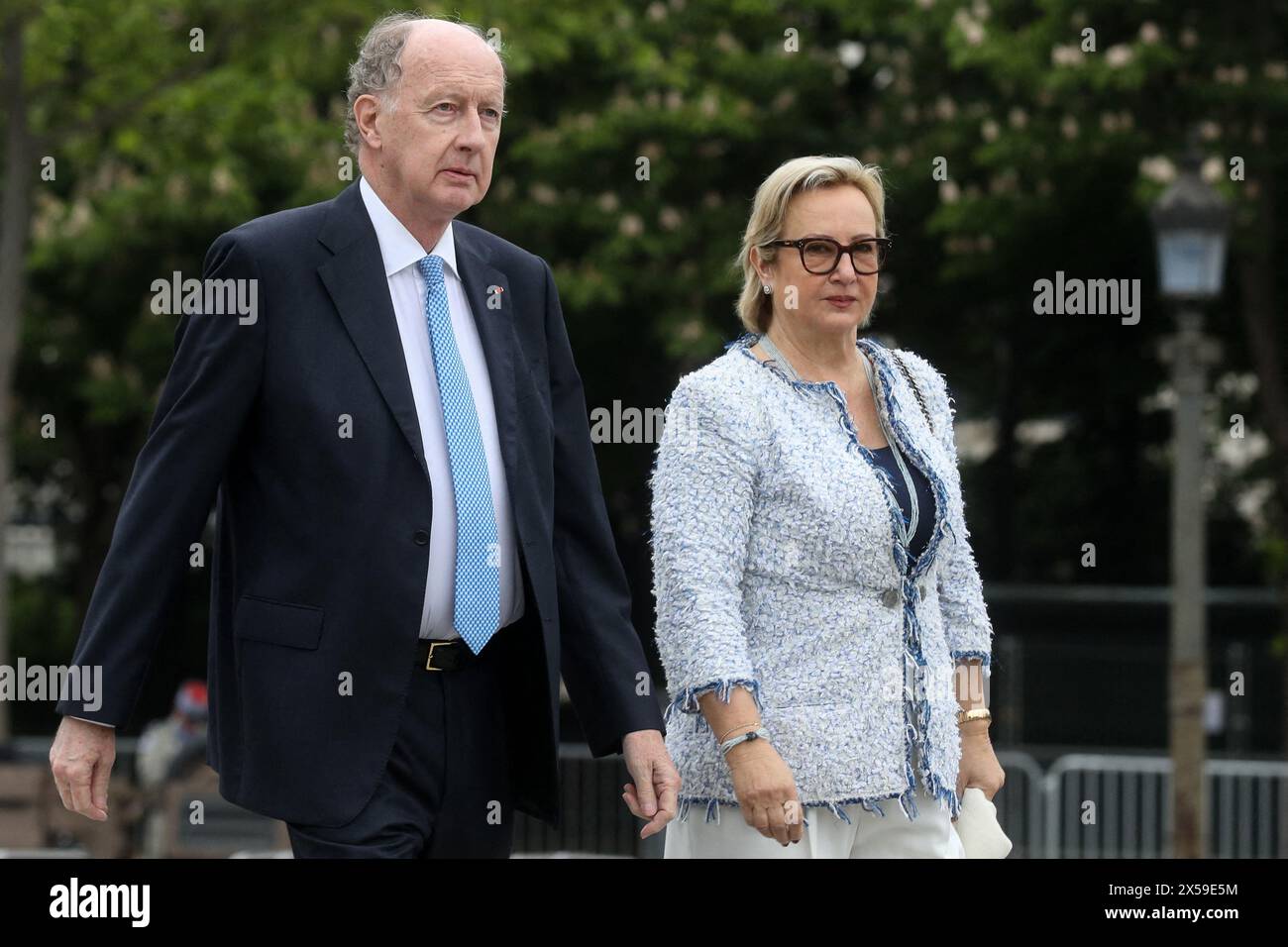 Parigi, Francia. 8 maggio 2024. Yves de Gaulle lors de la cérémonie de commémoration du 79ème anniversaire de la Victoire du 8 mai 1945, devant la Statue du Général de Gaulle, à Parigi, Francia, le 8 mai 2024. Il Presidente Emmanuel Macron durante la cerimonia commemorativa del 79° anniversario della Vittoria dell'8 maggio 1945, di fronte alla Statua del generale de Gaulle, a Parigi, in Francia, l'8 maggio 2024. Foto di Stephane Lemouton/Pool/ABACAPRESS. COM credito: Abaca Press/Alamy Live News Foto Stock
