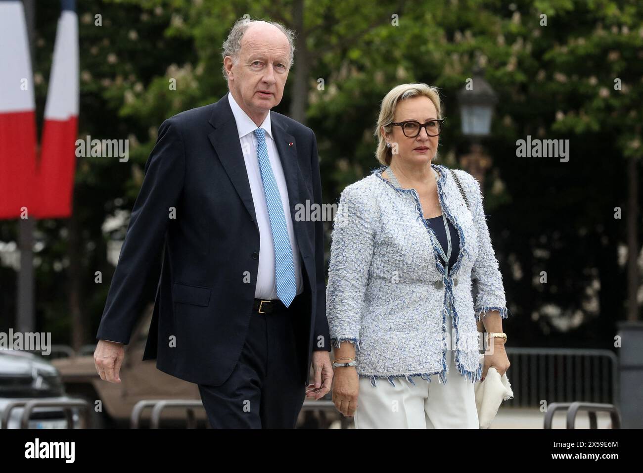 Parigi, Francia. 8 maggio 2024. Yves de Gaulle lors de la cérémonie de commémoration du 79ème anniversaire de la Victoire du 8 mai 1945, devant la Statue du Général de Gaulle, à Parigi, Francia, le 8 mai 2024. Il Presidente Emmanuel Macron durante la cerimonia commemorativa del 79° anniversario della Vittoria dell'8 maggio 1945, di fronte alla Statua del generale de Gaulle, a Parigi, in Francia, l'8 maggio 2024. Foto di Stephane Lemouton/Pool/ABACAPRESS. COM credito: Abaca Press/Alamy Live News Foto Stock