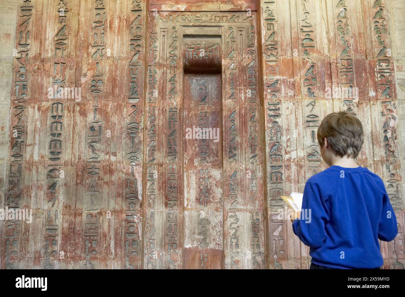 Calcare falsa porta di Ptahshepses, Scultura egiziana, il British Museum di Londra. In Inghilterra. Regno Unito. Foto Stock