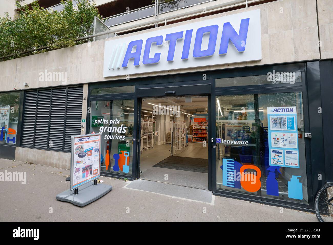 ACTION APRE IL SUO TERZO NEGOZIO A PARIGI Foto Stock
