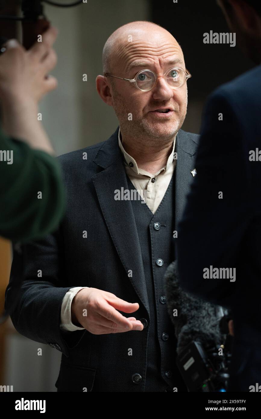 Edimburgo, Scozia, Regno Unito. 8 maggio 2024. NELLA FOTO: Patrick Harvie MSP, co-leader del Partito Verde scozzese. Il giorno in cui il nuovo primo ministro scozzese, John Swinney MSP, ha giurato e annunciato il suo nuovo gabinetto, scene all'interno del Parlamento scozzese a Holyrood, dove i membri del Parlamento danno le loro reazioni alla notizia che si sta svolgendo. Crediti: Colin D Fisher crediti: Colin Fisher/Alamy Live News Foto Stock