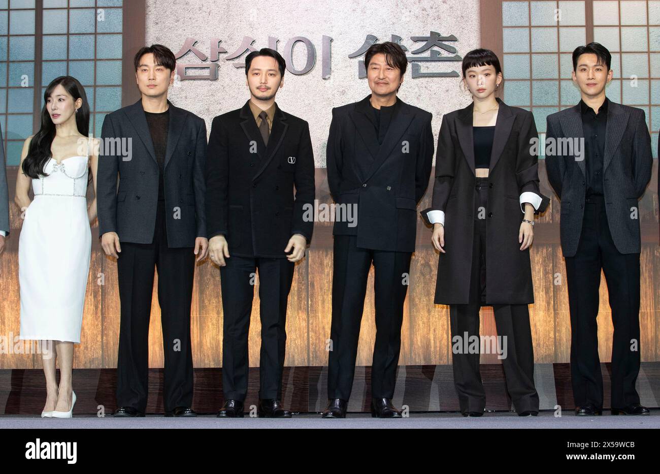 Seoul, Corea del Sud. 8 maggio 2024. (L to R) la cantante e attrice americana Tiffany Young, membro del gruppo femminile K-Pop Girls Generation, attori sudcoreani Seo Hyeon-woo, Byun Yo-han, Song Kang-ho, Jin Ki-joo, Ju Jin-mo, partecipa a una chiamata fotografica per la conferenza stampa di Uncle Samsik presso il Grand Intercontinental Seoul hotel a Seoul, Corea del Sud, l'8 maggio 2024. Il film aprirà il 15 maggio 2024. (Foto di Lee Young-ho/Sipa USA) credito: SIPA USA/Alamy Live News Foto Stock