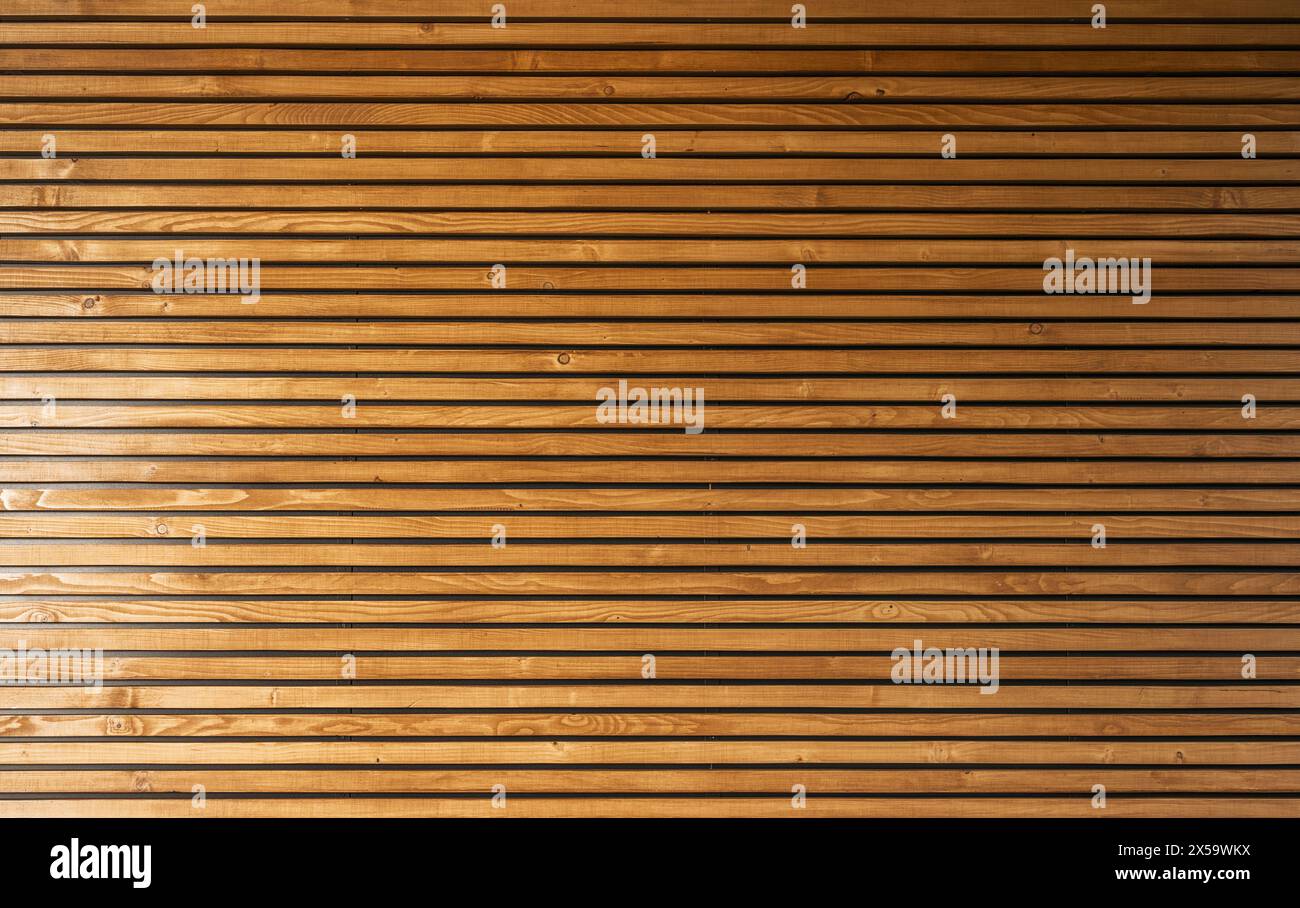 Pareti in legno lamellas moderne ed eleganti. Materiale architettonico. Foto Stock