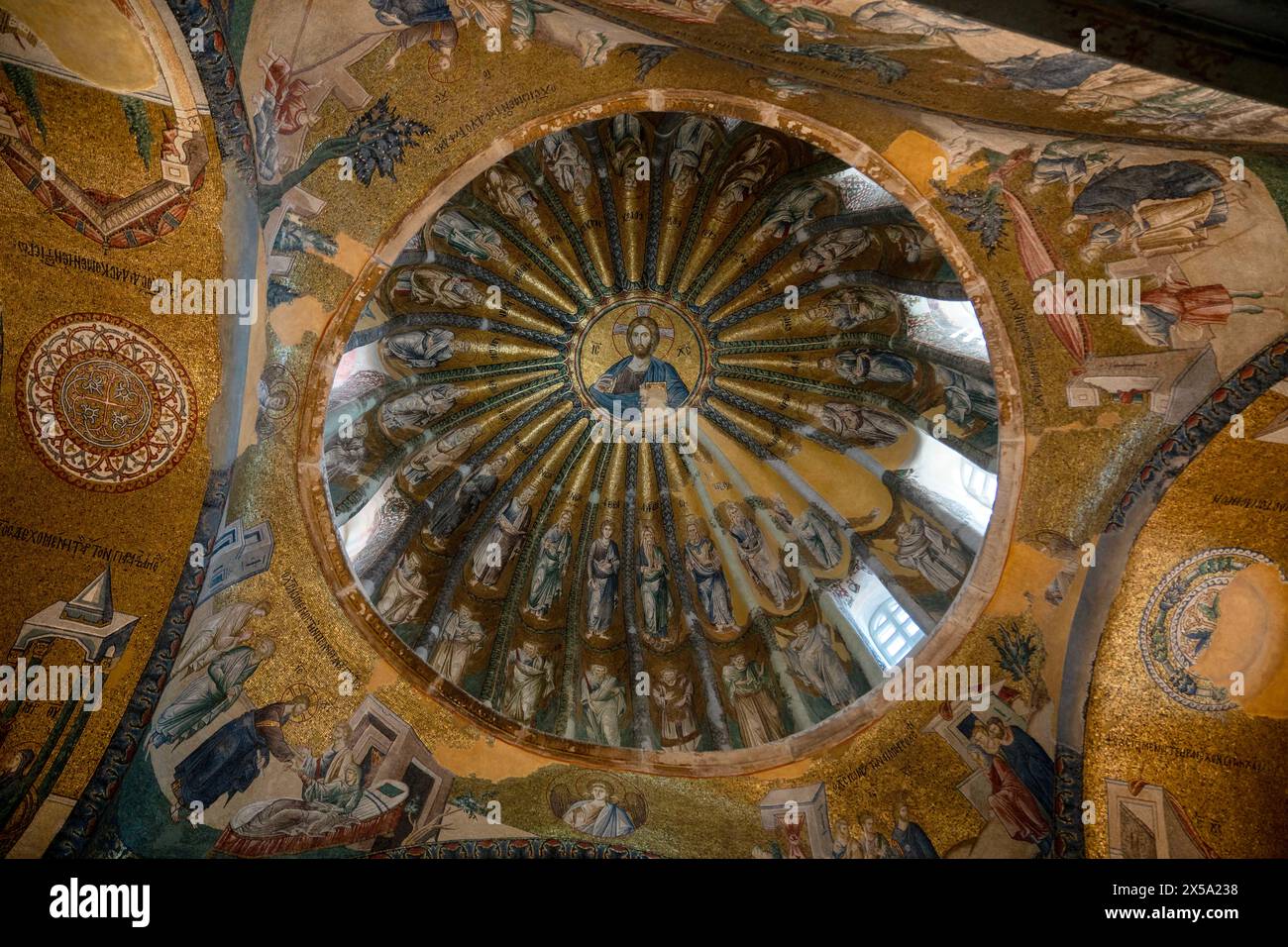 8 maggio 2024, Fatih, Istanbul, Turchia: Una vista degli affreschi della Moschea Chora, che è stata riaperta ai visitatori l'8 maggio 2024. Chora fu convertita in una moschea intorno al 1511, in seguito alla conquista di Costantinopoli da parte dell'Impero ottomano. Chora, che è stata trasformata in museo nel 1945 con la decisione presa dal Consiglio dei ministri il 2 agosto 1945, è diventata nuovamente una moschea con il decreto presidenziale del 1 agosto 2020 e il restauro è iniziato. Il restauro della moschea è stato completato in 4 anni. Il 6 maggio 2024, la Moschea di Chora è stata ufficialmente aperta come moschea. (Immagine di credito: © Tolga Ulu Foto Stock