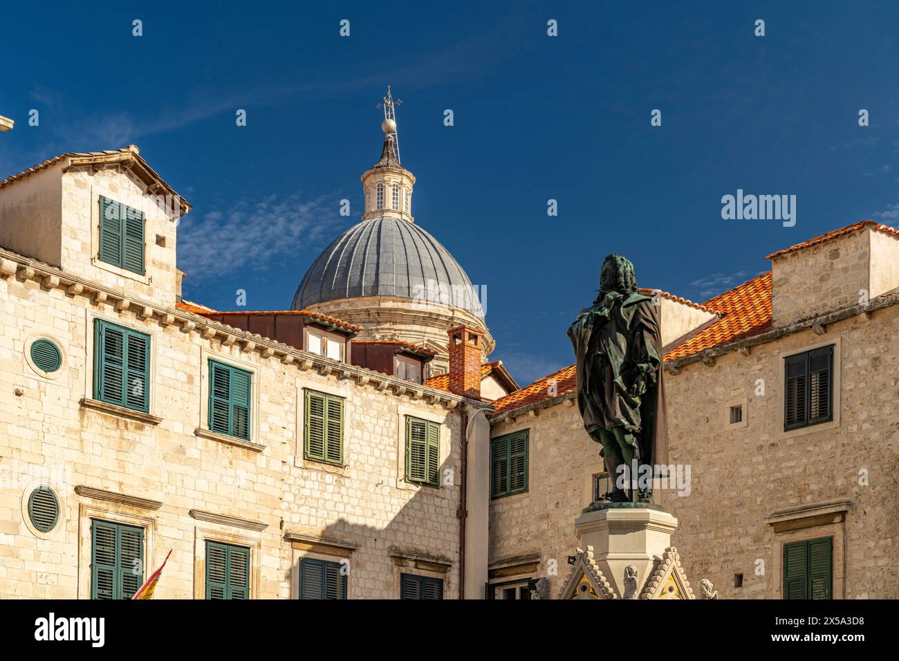 Statua di Ivan Gundulic auf dem Gundulic Platz a Dubrovnik, Kroatien, Europa | Monumento del poeta Ivan Gundulić in Piazza Gundulić a Dubrovnik, Croazia, Foto Stock