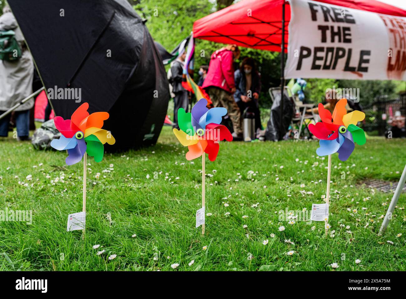 Accampamento studentesco presso l'Università di Bristol (Regno Unito) per protesta contro i presunti legami commerciali dell'università con Israele e con le compagnie di armamento. Foto Stock