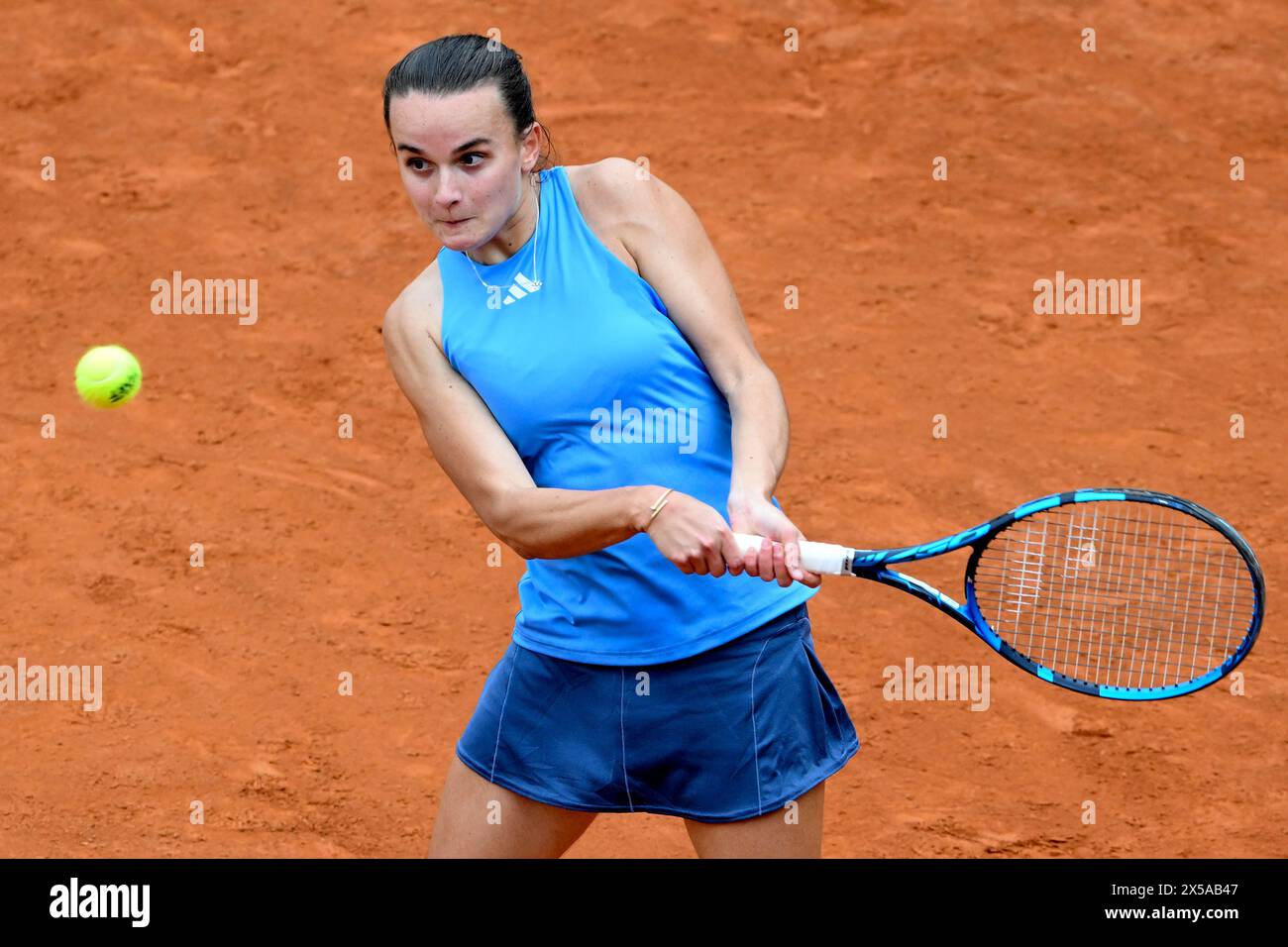 Roma, Italia. 8 maggio 2024. Clara Burel di Francia in azione durante la partita contro Naomi Osaka degli Stati Uniti d'America al torneo di tennis internazionali BNL d'Italia 2024 al foro Italico di Roma l'8 maggio 2024. Naomi Osaka ha battuto in finale Clara Burel 7-6, 6-1. Crediti: Insidefoto di andrea staccioli/Alamy Live News Foto Stock