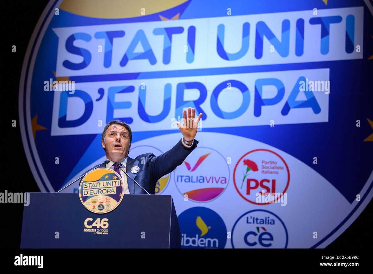 Milano, Italia. 8 maggio 2024. Incontro con Matteo Renzi per lanciare la campagna elettorale delle elezioni europee presso il Teatro dal Verme - Mercoledì 8 maggio 2024 (foto Claudio Furlan/Lapresse) incontro con Matteo Renzi per lanciare la campagna elettorale europea al Teatro dal Verme - mercoledì 8 maggio 2024 (foto Claudio Furlan/Lapresse) credito: LaPresse/Alamy Live News Foto Stock