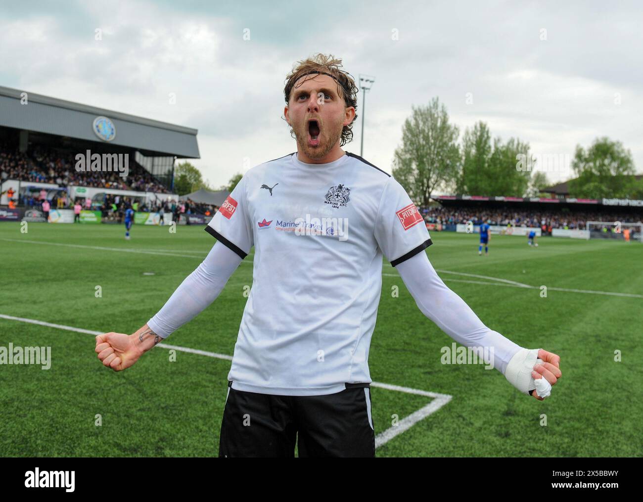 Jack Bainbridge celebra il lancio di Marine 2-0 nella finale della Northern Premier League Play Off Foto Stock