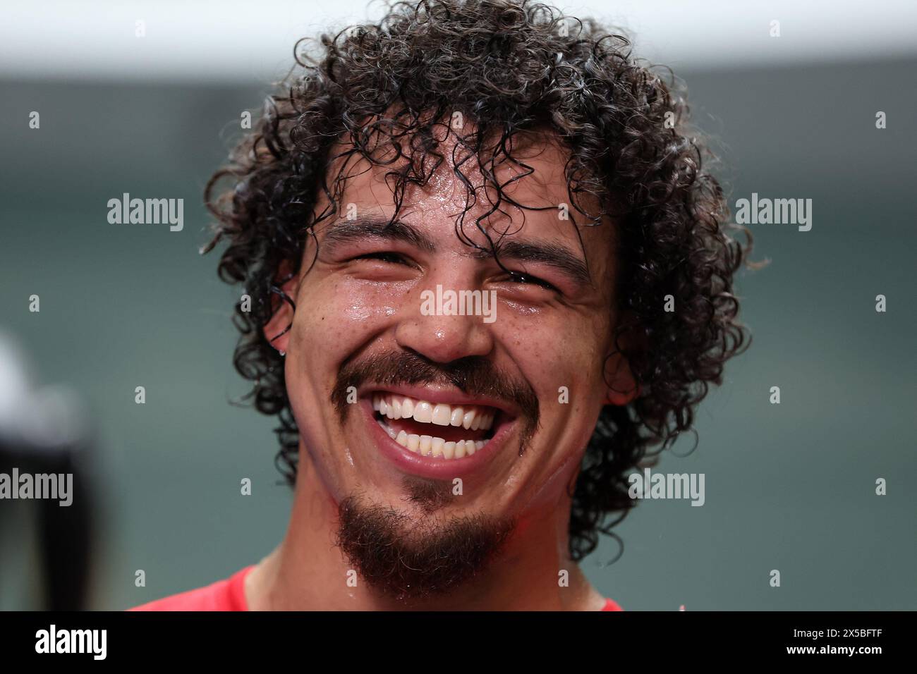 Cardiff, Regno Unito. 8 maggio 2024. Moses Jolly, pugile pesante di Swansea, durante l'allenamento pubblico al Capitol Shopping Center di Cardiff, Galles, l'8 maggio 2024. Solo per uso editoriale, foto di Andrew Orchard/Andrew Orchard fotografia sportiva/Alamy Live news credito: Andrew Orchard fotografia sportiva/Alamy Live News Foto Stock