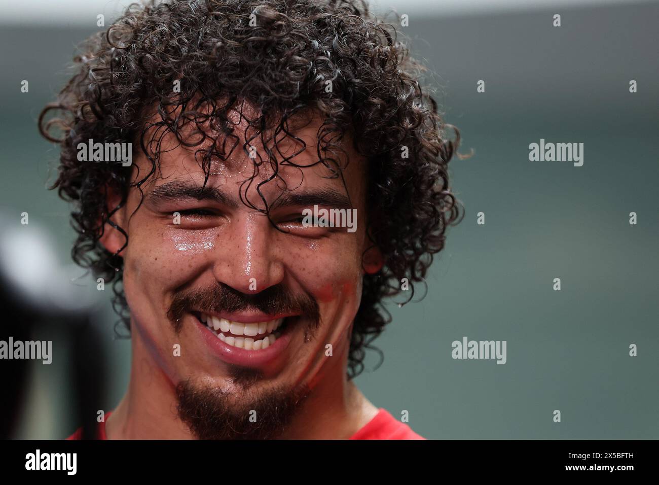 Cardiff, Regno Unito. 8 maggio 2024. Moses Jolly, pugile pesante di Swansea, durante l'allenamento pubblico al Capitol Shopping Center di Cardiff, Galles, l'8 maggio 2024. Solo per uso editoriale, foto di Andrew Orchard/Andrew Orchard fotografia sportiva/Alamy Live news credito: Andrew Orchard fotografia sportiva/Alamy Live News Foto Stock