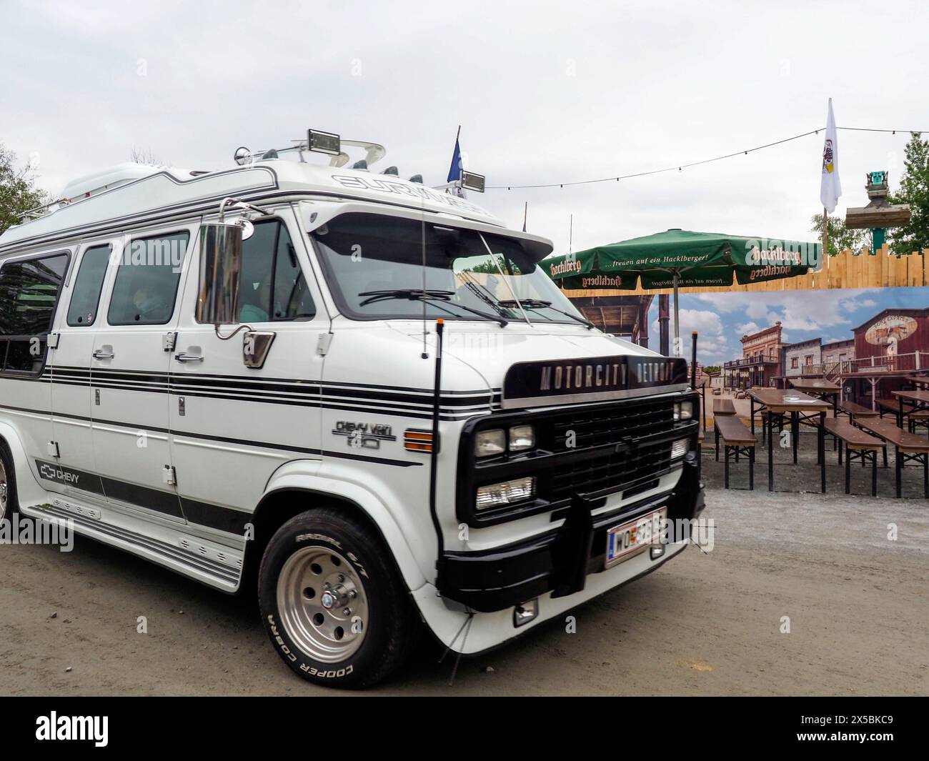 Chevrolet Chevy VAN G20, 1975. La Chevrolet Van e la GMC G sono veicoli commerciali leggeri prodotti dalla General Motors, dal 1964 al 19 Foto Stock