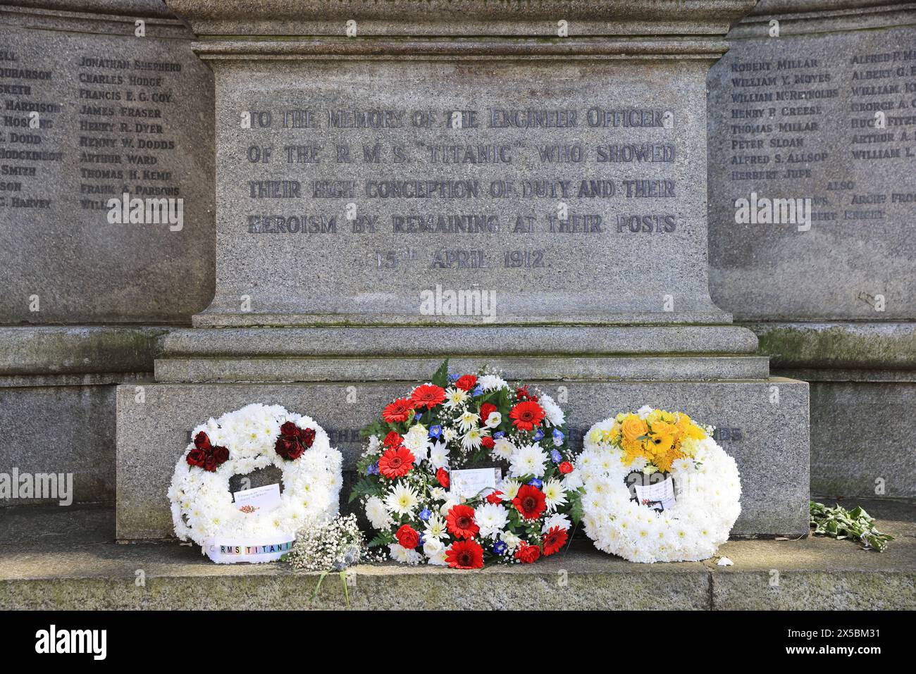 Titanic Engineers Memorial, inaugurato nel 1914, commemorando gli ingegneri a bordo della nave, tutti morti, incluso Thomas Andrews, capo progettista. Foto Stock
