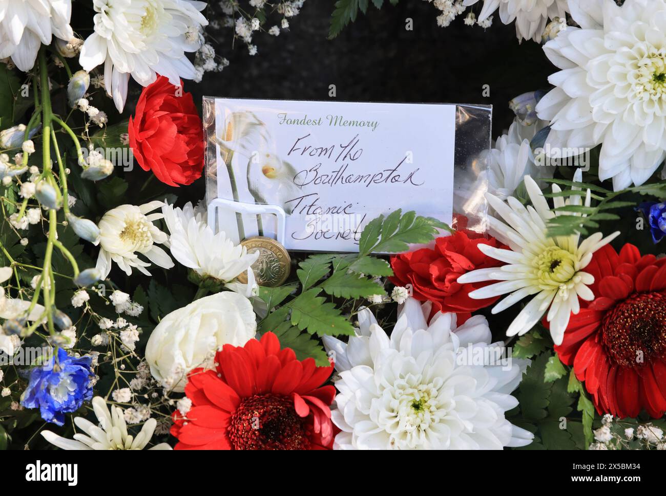 Titanic Engineers Memorial, inaugurato nel 1914, commemorando gli ingegneri a bordo della nave, tutti morti, incluso Thomas Andrews, capo progettista. Foto Stock