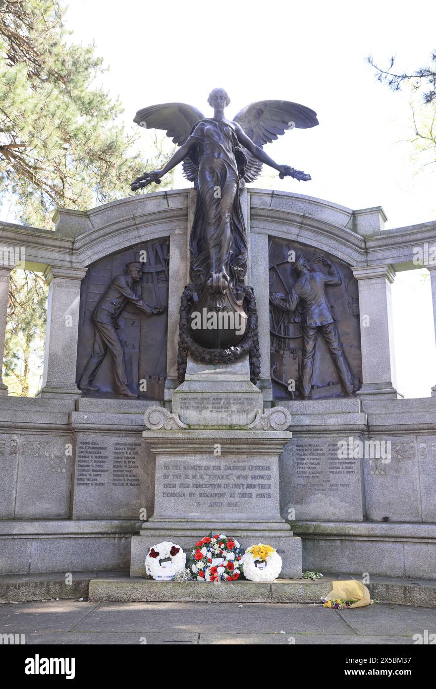 Titanic Engineers Memorial, inaugurato nel 1914, commemorando gli ingegneri a bordo della nave, tutti morti, incluso Thomas Andrews, capo progettista. Foto Stock