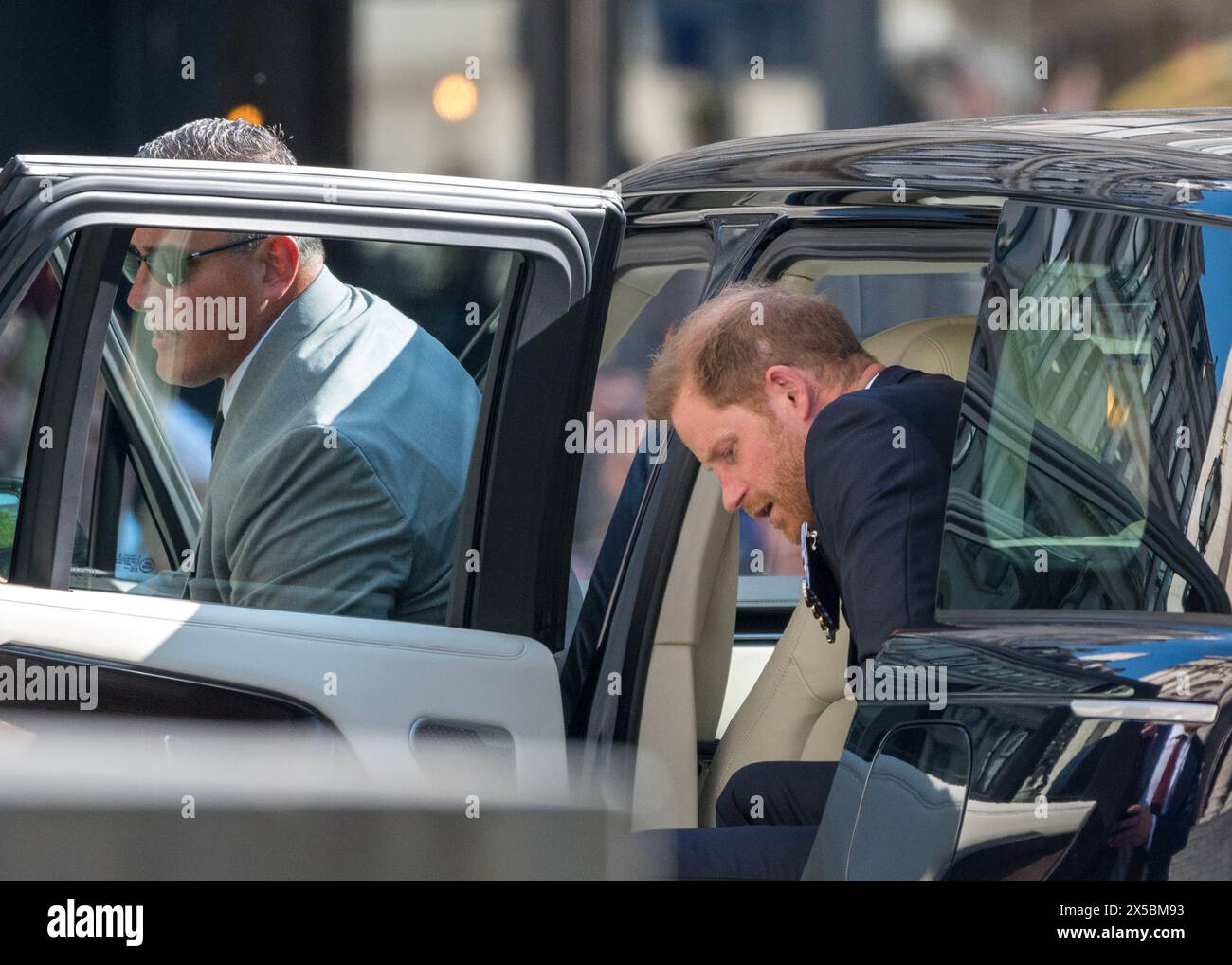 Londra, Regno Unito 8 maggio 2024 il Principe Harry arriva alla Cattedrale di St Paul per partecipare ad una cerimonia per commemorare il decimo anniversario degli Invictus Games. È accolto fuori da folle di tifo. Foto Stock Londra, Regno Unito 8 maggio 2024 il Principe Harry arriva alla Cattedrale di St Paul per partecipare ad una cerimonia per commemorare il decimo anniversario degli Invictus Games. È accolto fuori da folle di tifo. Foto Stock