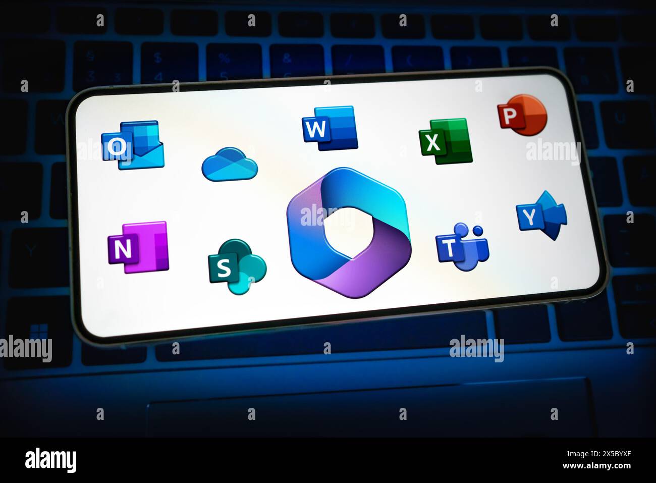 Software Microsoft Office 365 visualizzato sul dispositivo mobile Foto Stock