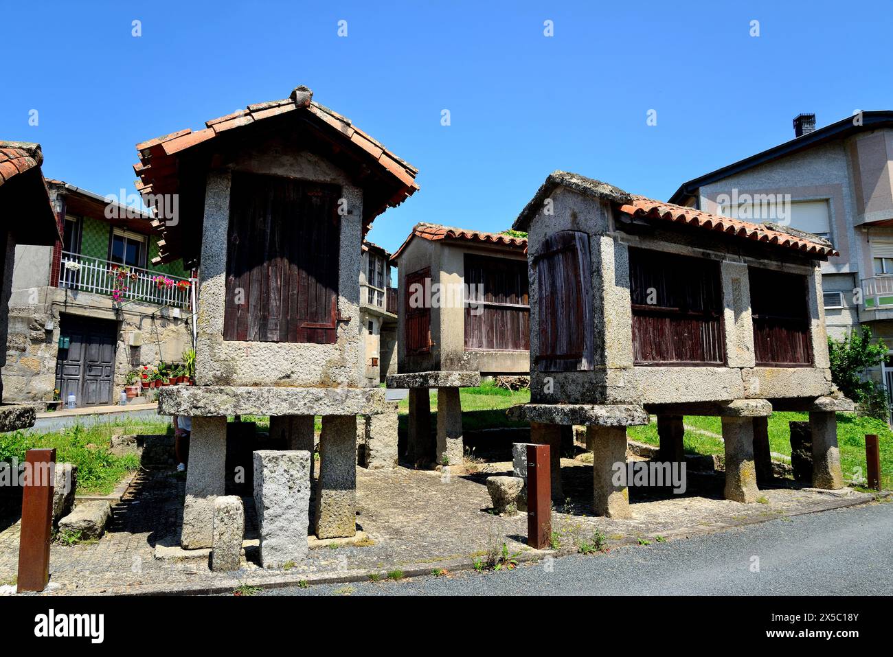 Granaio rialzato a Paredes, Leiro, Ourense, Spagna Foto Stock