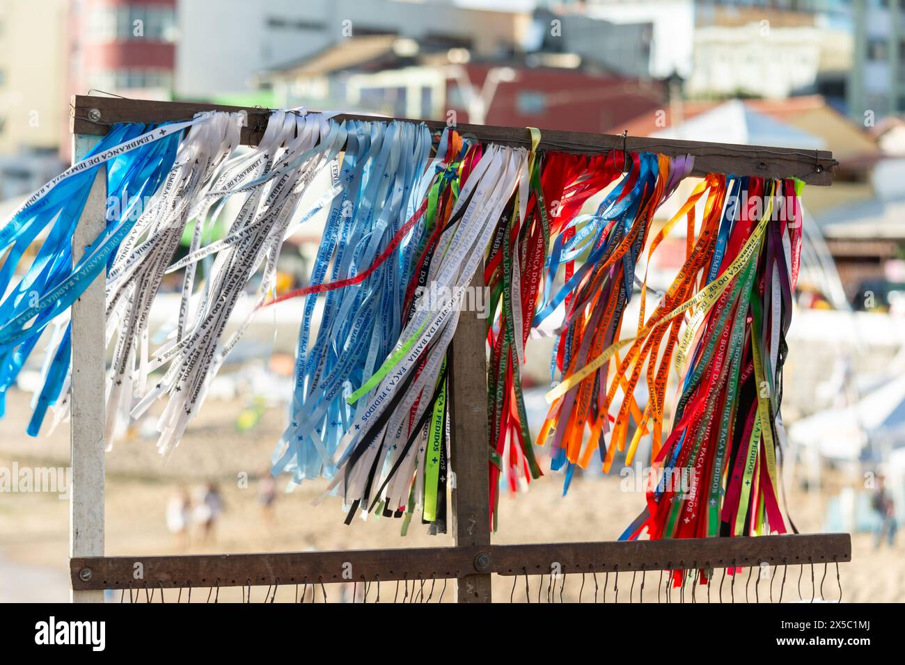 Salvador, Bahia, Brasile - 1 febbraio 2019: Vista dei souvenir il giorno prima del festival di Iemanja nella città di Salvador, Bahia. Foto Stock