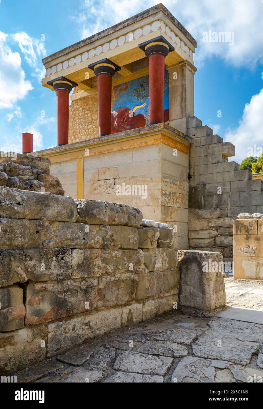 Palazzo di Cnosso, Creta, Grecia. Il sito era un importante centro della civiltà minoica ed è noto per la sua associazione con il mito greco di questi Foto Stock