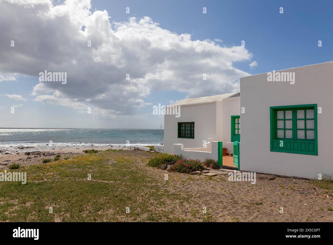 Casa sulla spiaggia di Playa Honda, Lanzarote, Isole Canarie, Spagna Foto Stock