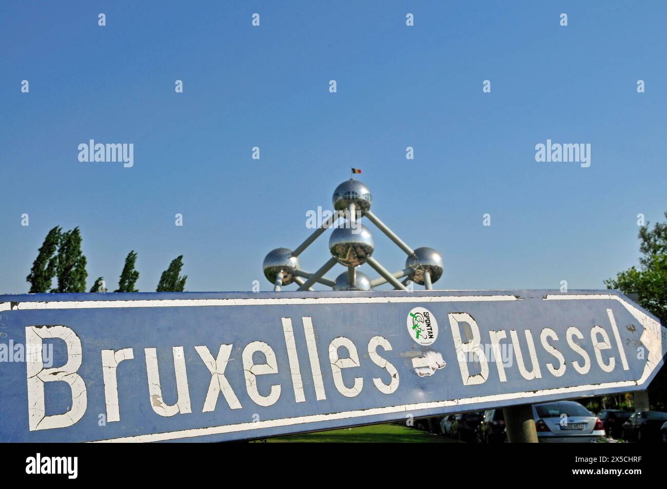 Atomium, costruito nel 1958 per l'esposizione Mondiale, utilizza nove atomi per rappresentare la cellula elementare cubica centrata sul corpo di una struttura in cristallo di ferro Foto Stock