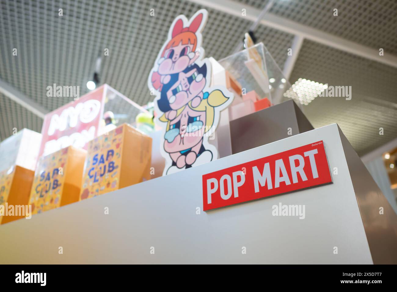 Bangkok, Thailandia - 6 maggio 2024: Pop Mart è un negozio di giocattoli d'arte che vende giocattoli di design in formato cieco. Foto Stock