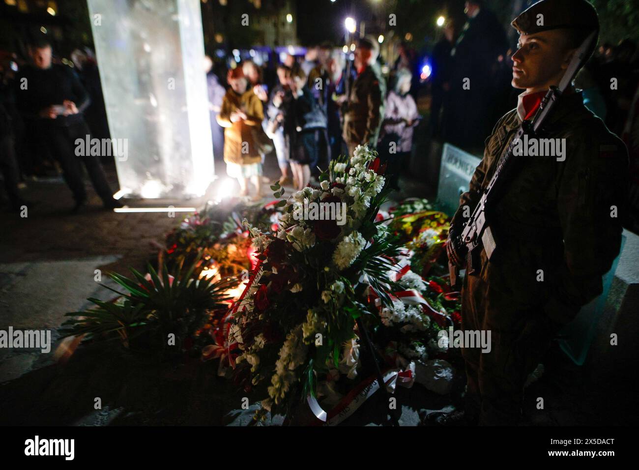 8 maggio 2024, Breslavia, Breslavia, Polonia: 8 maggio, 2024 rimarrà nella memoria degli abitanti di WrocÅ‚aw come giorno speciale, perché fu in questo giorno che fu inaugurato il Monumento ai soldati feroci. La costruzione del monumento e i lavori relativi all'adeguamento dell'area sono stati finanziati grazie al sostegno del comune di WrocÅ‚aw e a un contributo del Ministro della Cultura e del Patrimonio Nazionale. La progettazione e la costruzione del monumento sono il risultato degli sforzi degli artisti: Tomasz e Konrad Urbanowicz del famoso studio Archiglass. (Immagine di credito: © Krzysztof ZAT Foto Stock