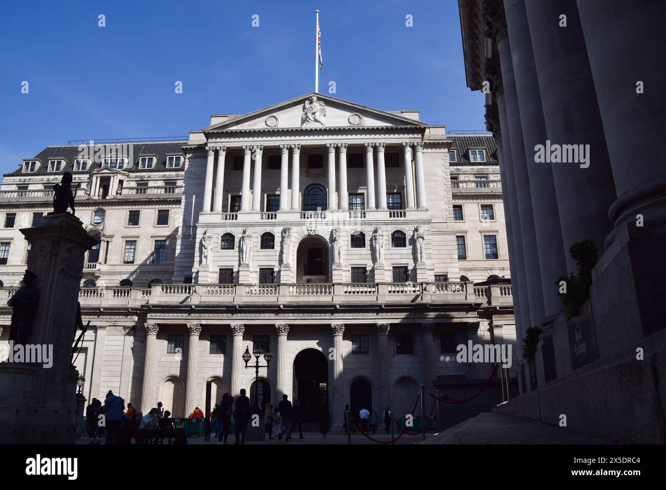 Londra, Regno Unito. 9 maggio 2024. Vista esterna della Bank of England prima della decisione sul tasso di interesse. Si prevede che la BOE lascerà nuovamente invariati i tassi di interesse. Crediti: Vuk Valcic/Alamy Live News Foto Stock