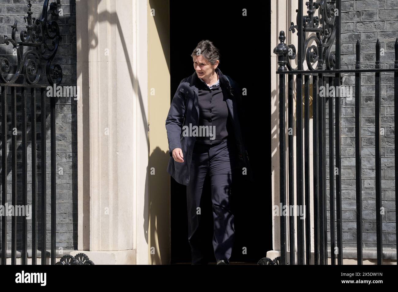 La Vice-Cancelliera Professor Irene Tracey lascia il numero 10 di Downing Street, Londra, a seguito di un incontro con i leader universitari per discutere gli sforzi per affrontare l'antisemitismo nel campus e proteggere gli studenti ebrei. Data foto: Giovedì 9 maggio 2024. Foto Stock