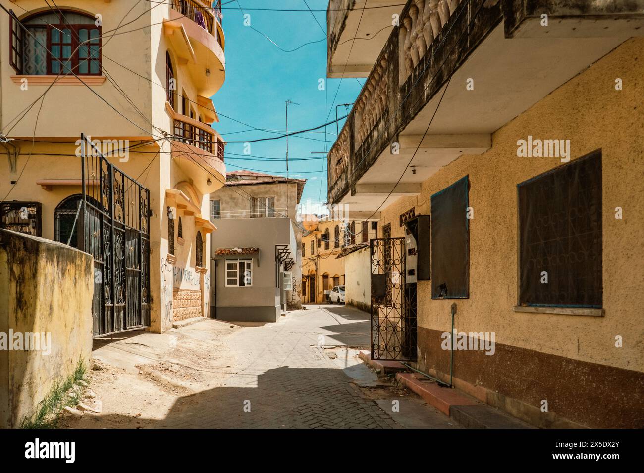 Vecchi edifici nella città vecchia di Mombasa in Kenya Foto Stock