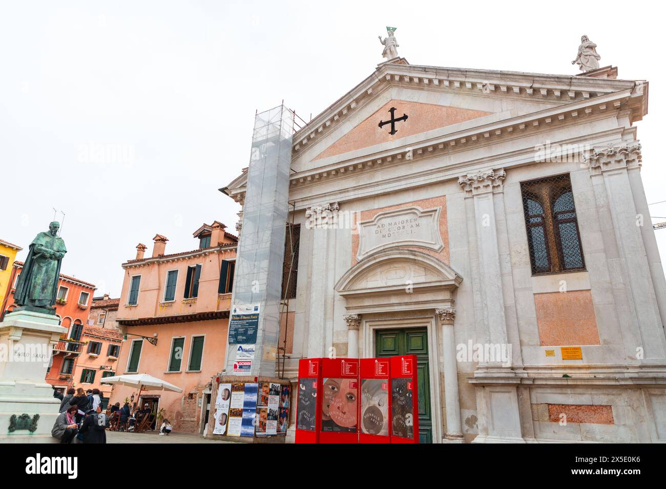 Venezia, Italia - 2 aprile 2022: Santa Fosca è una chiesa nel sestiere di Cannaregio di Venezia. Adiacente alla strada Nova, si affaccia sul campo Foto Stock