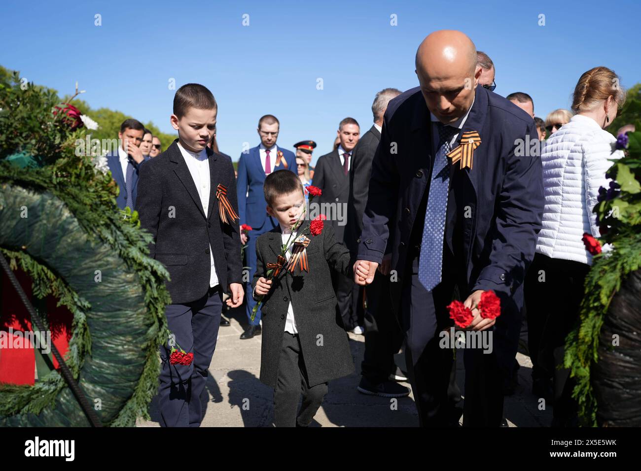 2024-05-09, Berlino, das Sowjetische Ehrenmal a Treptow. Gedenken an das Ende des 2. Weltkrieg vor 79 Jahren. *** 2024 05 09,Berlino,il memoriale sovietico a Treptow che commemora la fine della seconda guerra mondiale 79 anni fa Foto Stock